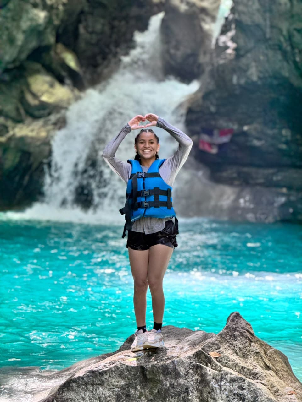 Participante en el último charco de la ruta