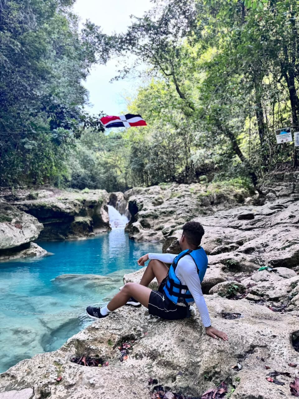 Participante en el primer charco de la ruta.